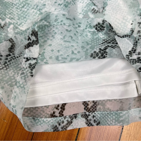 Arden B Snake Print Romper Size Small - Picture 7 of 16